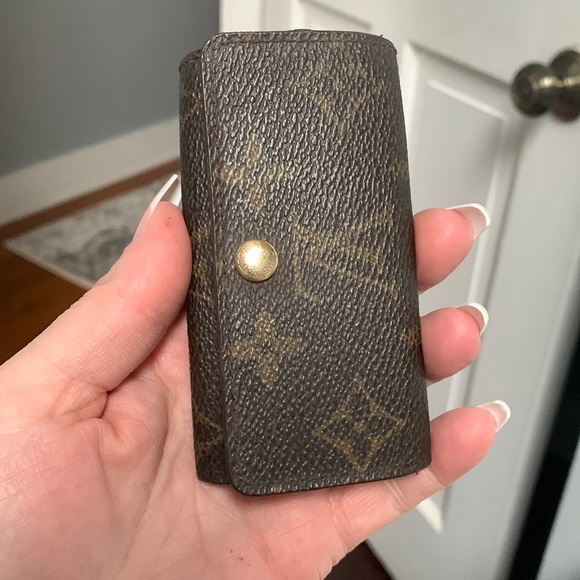 Louis Vuitton Accessories - 2001 authentic Louis Vuitton key pouch